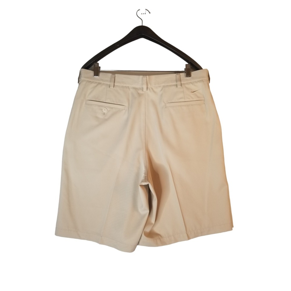 Nike Men's Shorts Golf‎ Beige Fit Dry Size 36 Inseam 10 inches.